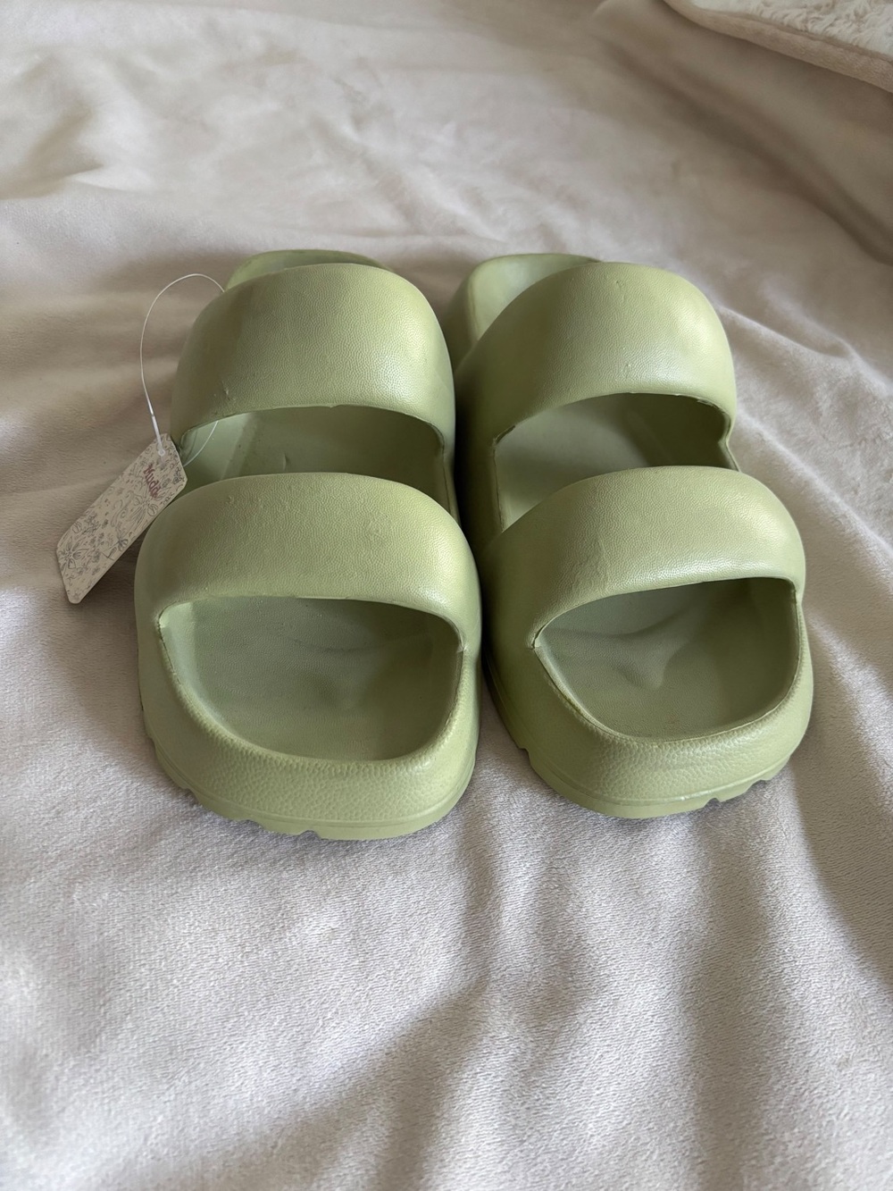 Mudd Womens Puffy Double Strap Slide Sandals Sage Green Cushioned Size 8 NWT